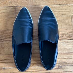 Vince Leather Pointed Toe Sneaker. Size 8US/38EU. Light Wear.